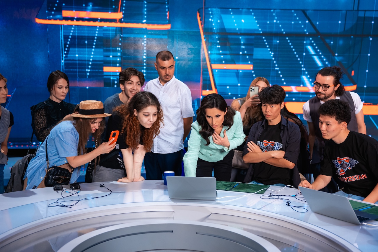 Industry immersion: internships and tours at top media outlets